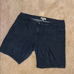 D. Jeans Bermuda shorts Sz 20